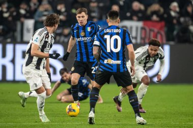 Torino, İtalya. 16 Şubat 2025. İtalyan Serisi A Futbol Şampiyonası. Juventus 'a karşı Inter 1-0. Nicolo Barella, Inter..