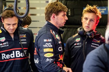 Sakhir, Bahreyn. 26-28 Şubat 2025. FIA F1 Dünya Şampiyonası 2025. Sezon Öncesi Testi. Max Verstappen ve Liam Lawson, Red Bull.