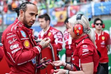 Şangay, Çin. 21-23 Mart 2025, Şangay Uluslararası Pist, F1 Dünya Şampiyonası 2025. Çin Grand Prix 'si. # 44 Lewis HAMILTON, GBR, Scuderia Ferrari HP, Ferrari SF-25, başlangıçta Angela CULLEN.
