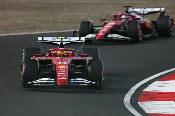 Şangay, Çin. 21-23 Mart 2025, Şangay Uluslararası Pist, F1 Dünya Şampiyonası 2025. Çin Grand Prix 'si. # 44 Lewis HAMILTON, GBR, Scuderia Ferrari HP, Ferrari SF-25, takım arkadaşı Charles LECLERC.