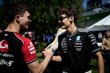 Melbourne, Avustralya. 14-16 Mart 2025, Albert Park Pisti. F1 Dünya Şampiyonası 2025. Avustralya Grand Prix. George RUSSELL, Mercedes ve Oliver BeARMAN, Haas.