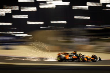 Sakhir, Bahreyn. 10-13 Nisan 2025. F1 Dünya Şampiyonası. Bahreyn Grand Prix. # 81, Oscar PIASTRI, AUS, Mclaren Formula 1 Takımı, kutup pozisyonuna geçin..