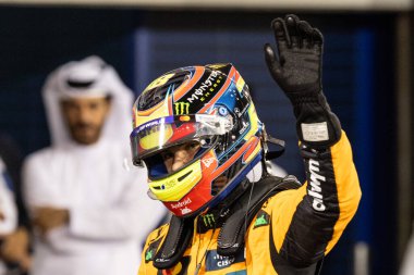 Sakhir, Bahreyn. 10-13 Nisan 2025. F1 Dünya Şampiyonası. Bahreyn Grand Prix. # 81, Oscar PIASTRI, AUS, Mclaren Formula 1 Takımı, kutup pozisyonuna geçin..