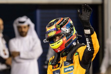 Sakhir, Bahreyn. 10-13 Nisan 2025. F1 Dünya Şampiyonası. Bahreyn Grand Prix. # 81, Oscar PIASTRI, AUS, Mclaren Formula 1 Takımı, kutup pozisyonuna geçin..