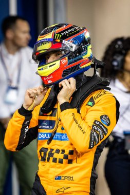 Sakhir, Bahreyn. 10-13 Nisan 2025. F1 Dünya Şampiyonası. Bahreyn Grand Prix. # 81, Oscar PIASTRI, AUS, Mclaren Formula 1 Takımı, kutup pozisyonuna geçin..