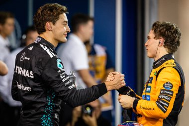 Sakhir, Bahreyn. 10-13 Nisan 2025. F1 Dünya Şampiyonası. Bahreyn Grand Prix. Oscar PIASTRI ve George RUSSELL, birinci ve ikinci kalifiye.