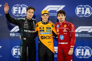 Sakhir, Bahreyn. 10-13 Nisan 2025. F1 Dünya Şampiyonası. Bahreyn Grand Prix. 81 numara, Oscar PIASTRI, AUS, Mclaren Formula 1 takımı, Russell ve Leclerc 'in liderliğini alın..