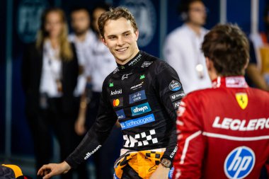 Sakhir, Bahreyn. 10-13 Nisan 2025. F1 Dünya Şampiyonası. Bahreyn Grand Prix. # 81, Oscar PIASTRI, AUS, Mclaren Formula 1 Takımı, kutup pozisyonuna geçin..