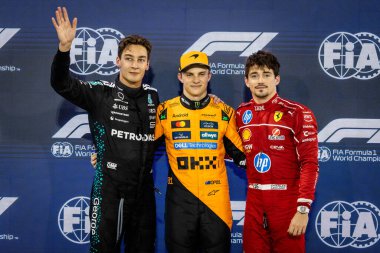 Sakhir, Bahreyn. 10-13 Nisan 2025. F1 Dünya Şampiyonası. Bahreyn Grand Prix. 81 numara, Oscar PIASTRI, AUS, Mclaren Formula 1 takımı, Russell ve Leclerc 'in liderliğini alın..