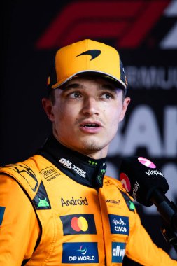 Sakhir, Bahreyn. 10-13 Nisan 2025. F1 Dünya Şampiyonası. Bahreyn Grand Prix. # 4, Lando NORRIS, GBR, Mclaren Formula 1 Ekibi, kutup pozisyonuna geçin..