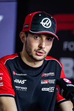 Sakhir, Bahreyn. 10-13 Nisan 2025. F1 Dünya Şampiyonası. Bahreyn Grand Prix. # 31 Esteban OCON, FRA, MoneyGram Haas F1 Ekibi.