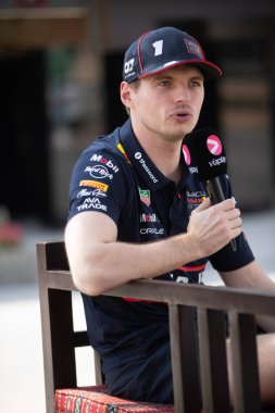 Sakhir, Bahreyn. 10-13 Nisan 2025. F1 Dünya Şampiyonası. Bahreyn Grand Prix. 1. Max Verstapp, NED, Kahin Kızıl Boğa Yarışı.