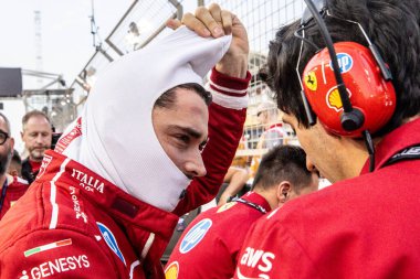 Sakhir, Bahreyn. 10-13 Nisan 2025. F1 Dünya Şampiyonası. Bahreyn Grand Prix. # 16 Charles LECLERC, MCO, Scuderia Ferrari HP, başlangıç ızgarası.