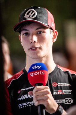 Sakhir, Bahreyn. 10-13 Nisan 2025. F1 Dünya Şampiyonası. Bahreyn Grand Prix. Oliver BEARMAN, Haas.