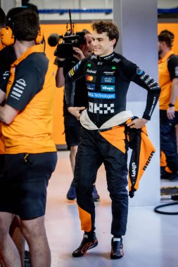 Jeddah, Suudi Arabistan. 17-20 Nisan 2025. Jeddah Corniche Pisti. Formula 1 STC Suudi Arabistan Grand Prix. İkinci alıştırma. # 4 Lando NORRIS, GBR, Mclaren Formula 1 Ekibi # 81, Oscar PIASTRI, AUS, Mclaren Formula 1 Takımı.