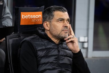 Milan, İtalya, 23 Nisan 2025. Meazza Stadyumu. İtalya Futbol Kupası 2024-25, yarı final. Inter v AC Milan 0-3. Sergio Conceicao, Koç Milan..