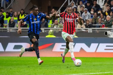 Milan, İtalya, 23 Nisan 2025. Meazza Stadyumu. İtalya Futbol Kupası 2024-25, yarı final. Inter v AC Milan 0-3. Rafael Leao, Milan.