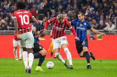 Milan, İtalya, 23 Nisan 2025. Meazza Stadyumu. İtalya Futbol Kupası 2024-25, yarı final. Inter v AC Milan 0-3. Theo Hernandez, Milan.