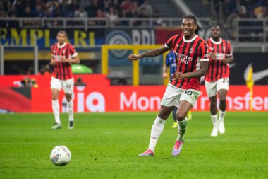 Milan, İtalya, 23 Nisan 2025. Meazza Stadyumu. İtalya Futbol Kupası 2024-25, yarı final. Inter v AC Milan 0-3. Rafael Leao, Milan.