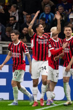 Milan, İtalya, 23 Nisan 2025. Meazza Stadyumu. İtalya Futbol Kupası 2024-25, yarı final. Inter v AC Milan 0-3. Tijjani Reijnders, Milan, kutlama.