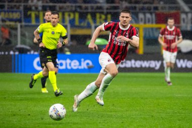 Milan, İtalya, 23 Nisan 2025. Meazza Stadyumu. İtalya Futbol Kupası 2024-25, yarı final. Inter v AC Milan 0-3. Luka Joviç, Milan.