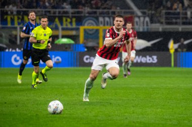 Milan, İtalya, 23 Nisan 2025. Meazza Stadyumu. İtalya Futbol Kupası 2024-25, yarı final. Inter v AC Milan 0-3. Luka Joviç, Milan.