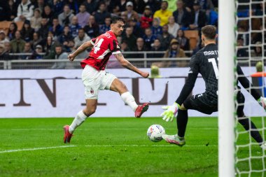 Milan, İtalya, 23 Nisan 2025. Meazza Stadyumu. İtalya Futbol Kupası 2024-25, yarı final. Inter v AC Milan 0-3. Tijjani Reijnders, Milan, gol 3-0..