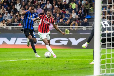 Milan, İtalya, 23 Nisan 2025. Meazza Stadyumu. İtalya Futbol Kupası 2024-25, yarı final. Inter v AC Milan 0-3. Rafael Leao, Milan.