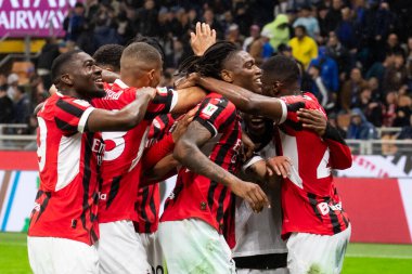 Milan, İtalya, 23 Nisan 2025. Meazza Stadyumu. İtalya Futbol Kupası 2024-25, yarı final. Inter v AC Milan 0-3. Milan oyuncuları kutlama yapıyor.
