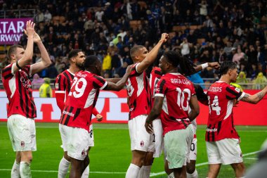 Milan, İtalya, 23 Nisan 2025. Meazza Stadyumu. İtalya Futbol Kupası 2024-25, yarı final. Inter v AC Milan 0-3. Milan oyuncuları kutlama yapıyor.