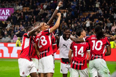 Milan, İtalya, 23 Nisan 2025. Meazza Stadyumu. İtalya Futbol Kupası 2024-25, yarı final. Inter v AC Milan 0-3. Milan oyuncuları kutlama yapıyor.