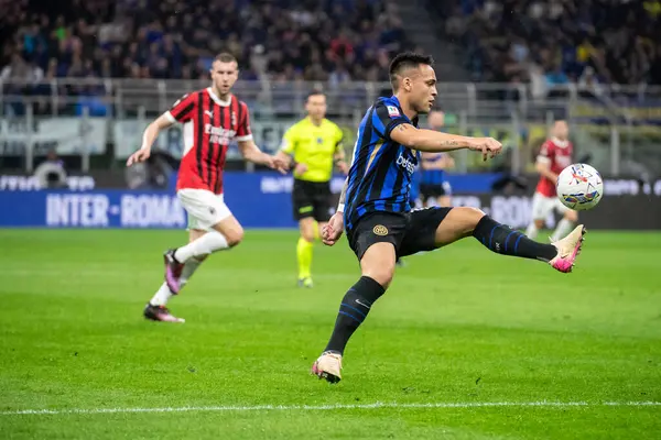 Milan, İtalya, 23 Nisan 2025. Meazza Stadyumu. İtalya Futbol Kupası 2024-25, yarı final. Inter v AC Milan 0-3. Lautaro Martinez, İnter.