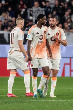 Bergamo, İtalya, 12 Mayıs 2025. Gewiss Stadyumu. İtalyan Serisi A Futbol Şampiyonası. Atalanta Roma 'ya karşı. Roman oyuncular 1-1 'lik golü kutluyorlar.