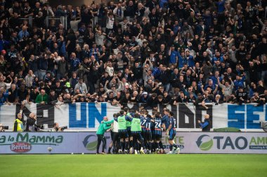 Bergamo, İtalya, 12 Mayıs 2025. Gewiss Stadyumu. İtalyan Serisi A Futbol Şampiyonası. Atalanta Roma 'ya karşı 2-1. Atalanta oyuncuları 2-1 'in golünü kutluyor.