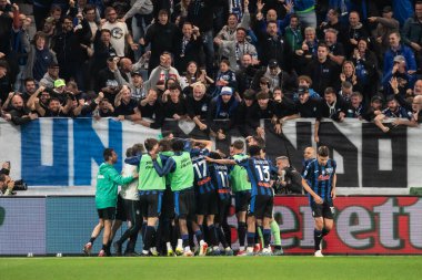Bergamo, İtalya, 12 Mayıs 2025. Gewiss Stadyumu. İtalyan Serisi A Futbol Şampiyonası. Atalanta Roma 'ya karşı 2-1. Atalanta oyuncuları 2-1 'in golünü kutluyor.