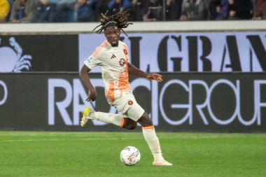 Bergamo, İtalya, 12 Mayıs 2025. Gewiss Stadyumu. İtalyan Serisi A Futbol Şampiyonası. Atalanta Roma 'ya karşı 2-1. Manu Kone, Romanlar.