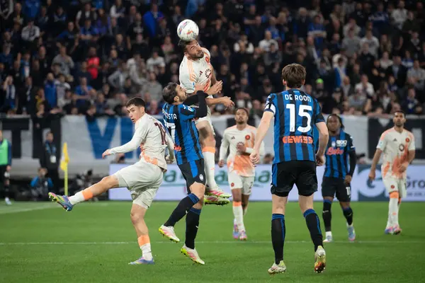 Bergamo, İtalya, 12 Mayıs 2025. Gewiss Stadyumu. İtalyan Serisi A Futbol Şampiyonası. Atalanta Roma 'ya karşı 2-1. Bryan Cristante, Romanlar.