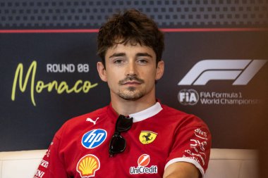 Monte Carlo, Monako Prensliği. 22-25 Mayıs 2025. Monako Grand Prix, F1 Dünya Şampiyonası. Charles Leclerc, Ferrari, basın toplantısında..