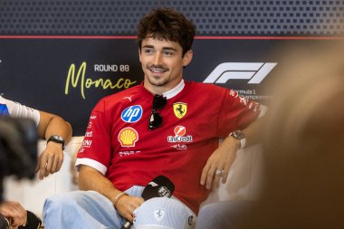 Monte Carlo, Monako Prensliği. 22-25 Mayıs 2025. Monako Grand Prix, F1 Dünya Şampiyonası. Charles Leclerc, Ferrari, basın toplantısında..