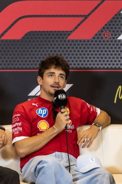 Monte Carlo, Monako Prensliği. 22-25 Mayıs 2025. Monako Grand Prix, F1 Dünya Şampiyonası. Charles Leclerc, Ferrari, basın toplantısında..