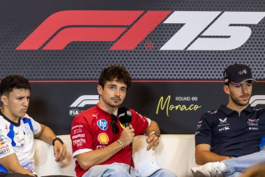 Monte Carlo, Monako Prensliği. 22-25 Mayıs 2025. Monako Grand Prix, F1 Dünya Şampiyonası. Charles Leclerc, Ferrari, basın toplantısında..