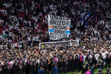 Münih, Almanya. 31 Mayıs 2025. UEFA Şampiyonlar Ligi. Son sözüm Paris Saint-Germain V. Inter Milan 5-0. Maçtan sonra PSG destekleyicileri.