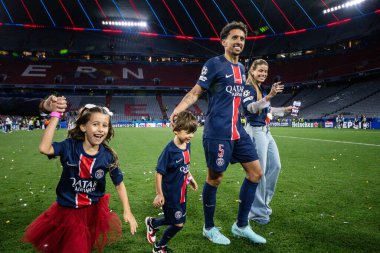 Münih, Almanya. 31 Mayıs 2025. UEFA Şampiyonlar Ligi. Son sözüm Paris Saint-Germain V. Inter Milan 5-0. Marquinos, PSG, ailemle kutlama yapıyorum..