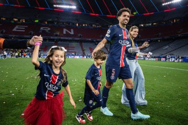 Münih, Almanya. 31 Mayıs 2025. UEFA Şampiyonlar Ligi. Son sözüm Paris Saint-Germain V. Inter Milan 5-0. Marquinos, PSG, ailemle kutlama yapıyorum..