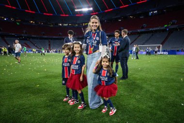 Münih, Almanya. 31 Mayıs 2025. UEFA Şampiyonlar Ligi. Son sözüm Paris Saint-Germain V. Inter Milan 5-0. Marquinos, PSG, ailemle kutlama yapıyorum..