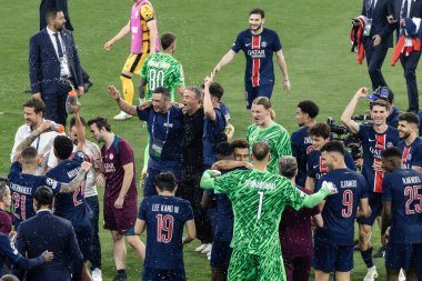 Münih, Almanya. 31 Mayıs 2025. UEFA Şampiyonlar Ligi. Son sözüm Paris Saint-Germain V. Inter Milan 5-0. PSG çalışanları zaferi kutluyor.