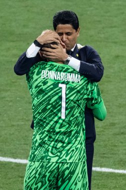 Münih, Almanya. 31 Mayıs 2025. UEFA Şampiyonlar Ligi. Son sözüm Paris Saint-Germain V. Inter Milan 5-0. Nasser Ghanim Tubir Al-Khelaifi, Cumhurbaşkanı PSG, kaleci PSG Luigi Donnarumma ile zaferi kutluyor..
