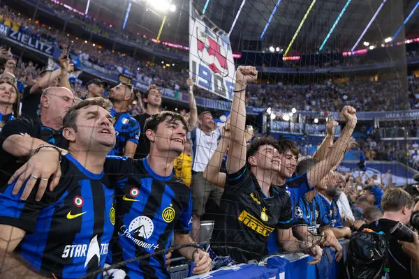 Münih, Almanya. 31 Mayıs 2025. UEFA Şampiyonlar Ligi. Son sözüm Paris Saint-Germain V. Inter Milan 5-0. Inter Destekçileri.