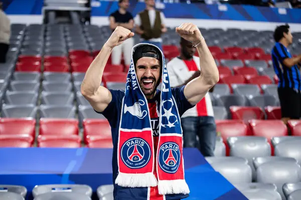 Münih, Almanya. 31 Mayıs 2025. UEFA Şampiyonlar Ligi. Son sözüm Paris Saint-Germain V. Inter Milan 5-0. Maçtan sonra destekleyici PSG.