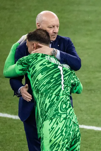 Münih, Almanya. 31 Mayıs 2025. UEFA Şampiyonlar Ligi. Son sözüm Paris Saint-Germain V. Inter Milan 5-0. Giuseppe Marotta, Başkan Inter, Luigi Donnarumma 'yı kutlayın..